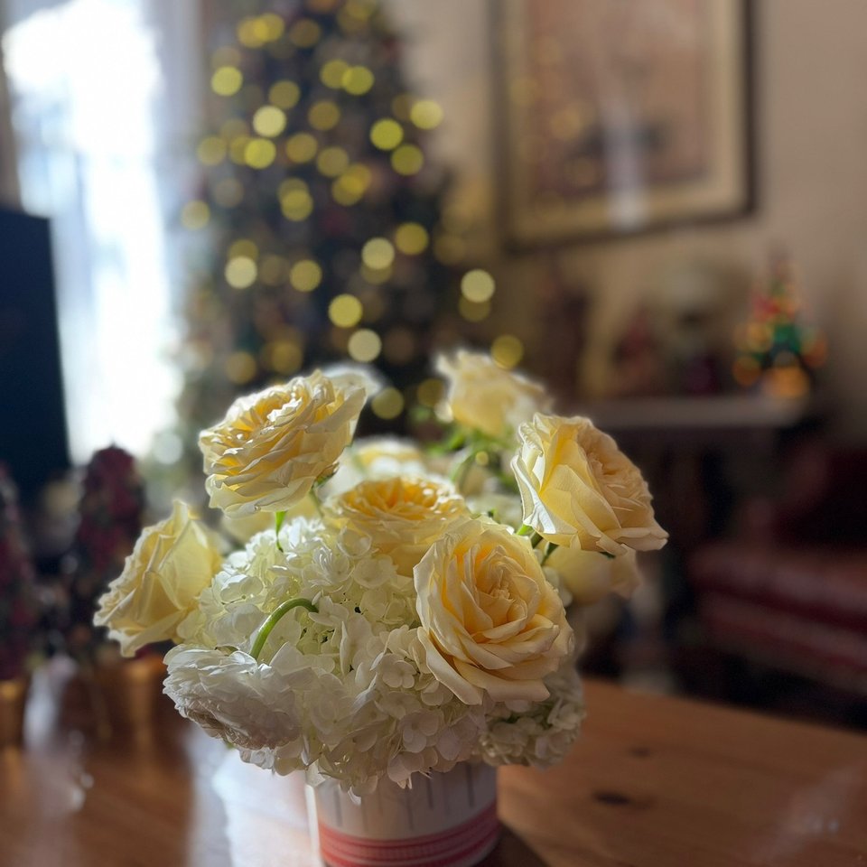 Yellow and white rose arrangement