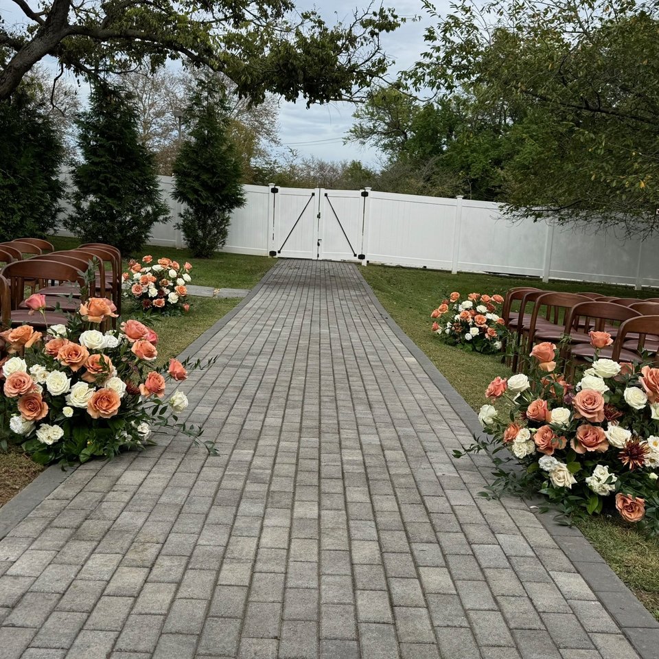 Garden aisle lined with peach and ivory roses